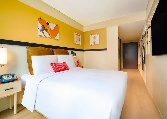 Hotel Moxy Myeongdong 3*